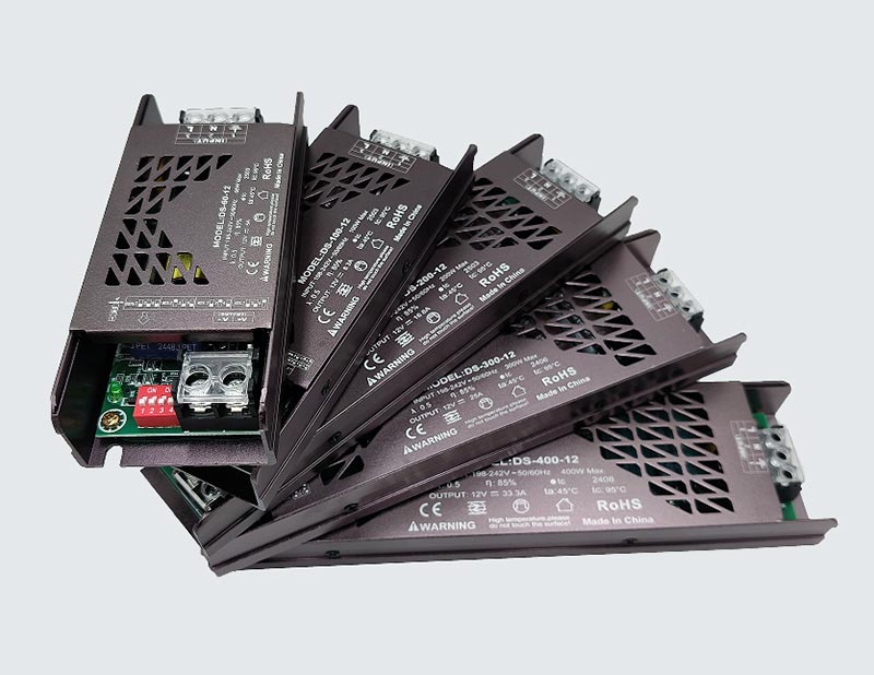 Πώς μπορεί η ζώνη φωτός LED να ταιριάζει με το κατάλληλο τροφοδοτικό γραμμικής μεταγωγής LED;